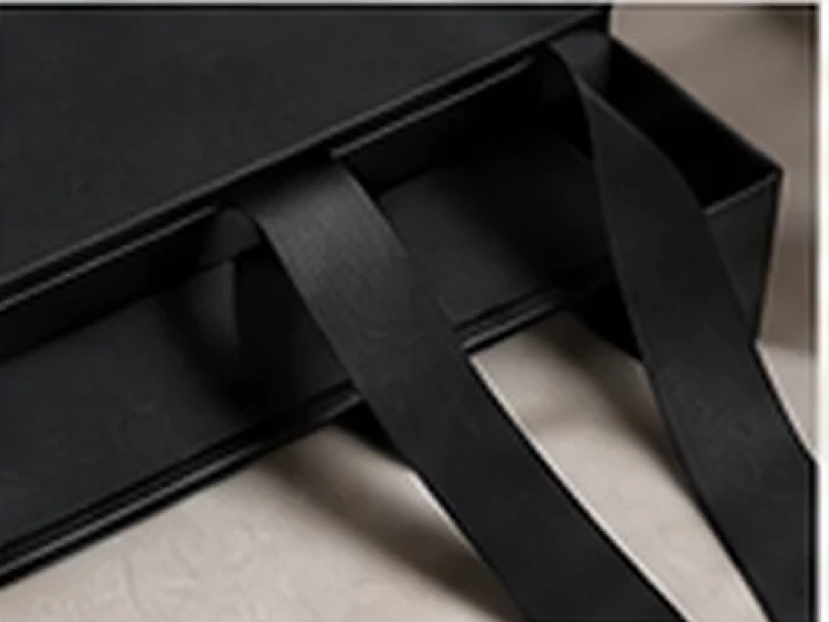 Satin ribbon handle detail